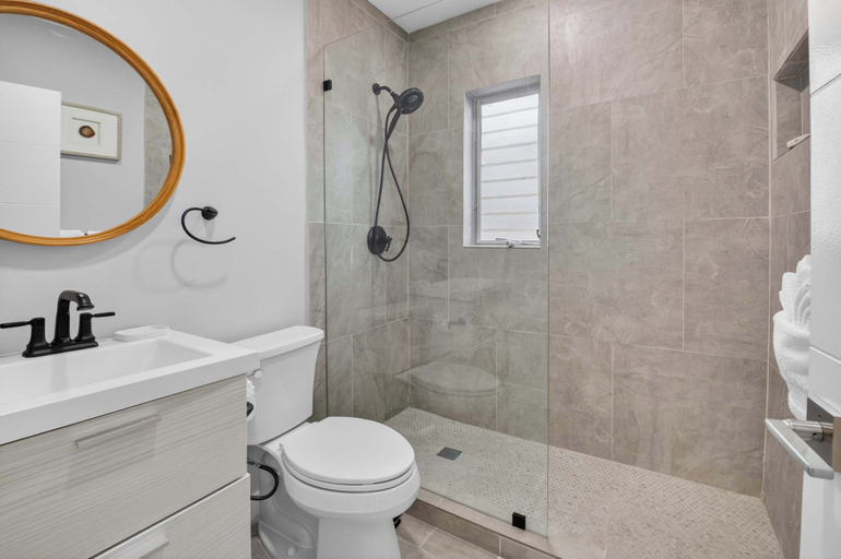 Bathroom, Marina Row 4 Beach, Shops, Palm Beach