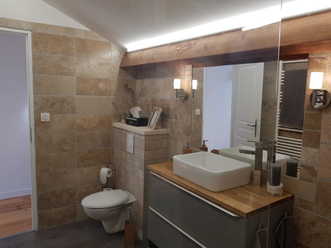 Bathroom 2, Le Mas de Guiguite, Bouches-du-Rhône