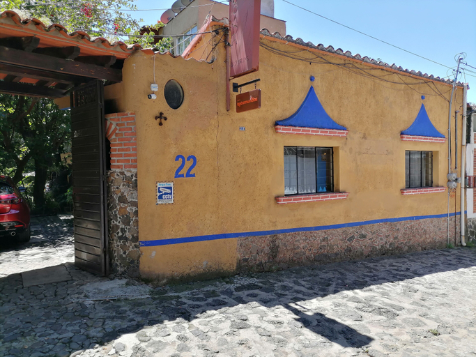 Exterior & Views