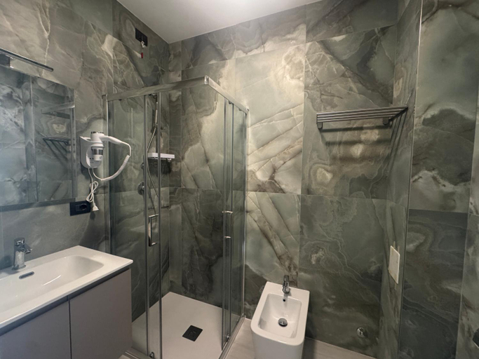 Bathroom 3, [Central Station] Design Apartment, Milano