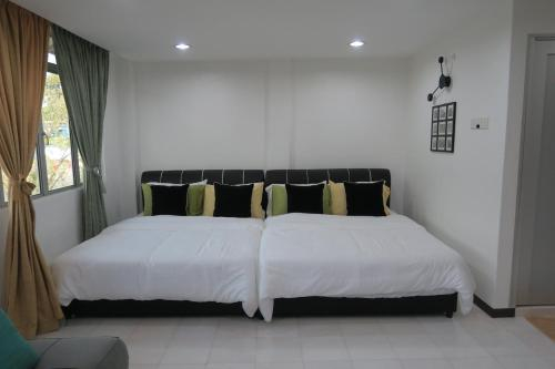 Others 5, Loft 3, Perlis