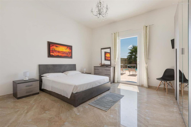 Room 2, 1695 Villa Albarosa in Ruffano, Lecce
