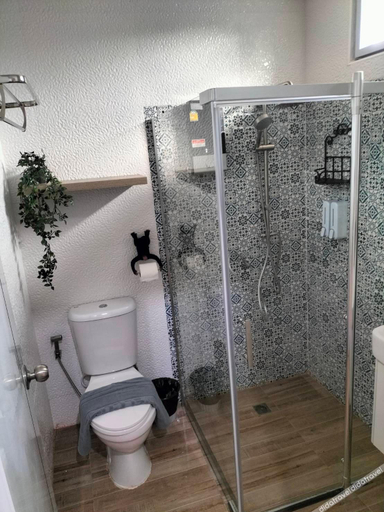 Bathroom 3, MonStay, Sangkhla Buri