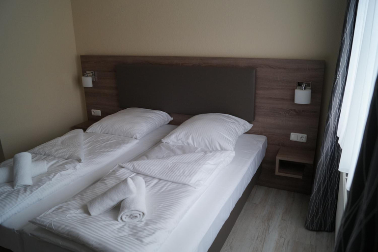 Bedroom 3, Hotel Tini, Heidekreis