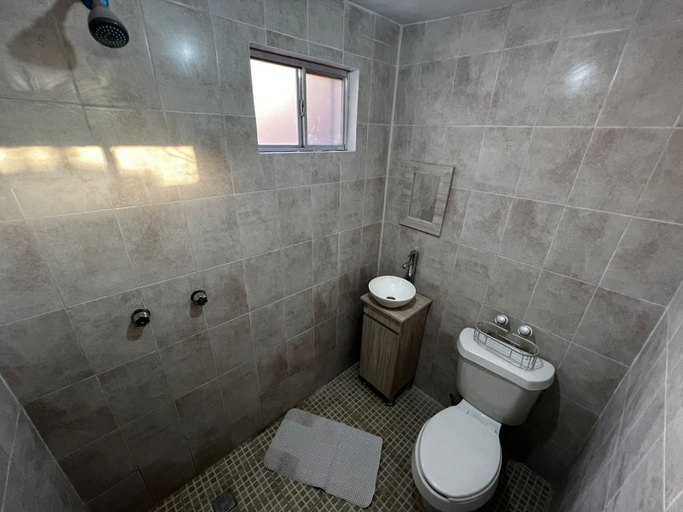 Bathroom 4, Hostal Roma Condesa, Mexico City