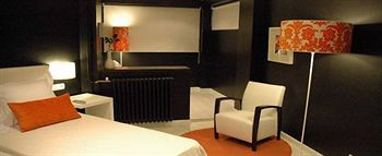 Others 2, Hotel Tobazo, Huesca