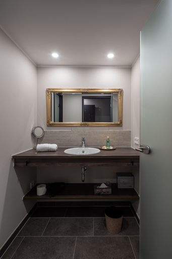 Bathroom 3, Boutique Hotel Zuckerfabrik Stuttgart, Stuttgart