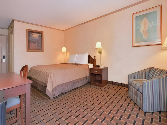 Bedroom 2, Super 8 Maumee/Toledo, Oh, Lucas