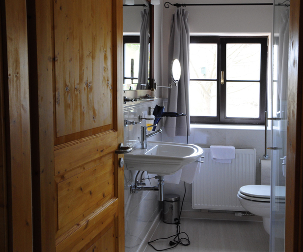 Bathroom 4, Hotel Schlossresidenz Heitzenhofen, Regensburg