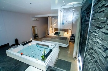 Others 4, Love Loft, Gironde