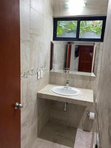 Bathroom 4, Cuxos Hotel Beachfront, Isla Mujeres