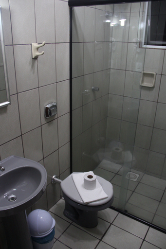 Bathroom, Oásis Chartouni Hotel, Blumenau
