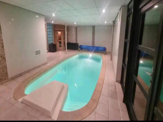 Sport & Beauty 2, Chalet in Odeigne with Private Pool Sauna, Luxembourg