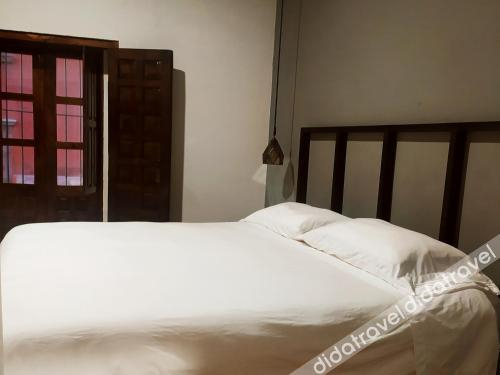 Others 5, Hotel Naramu, Allende