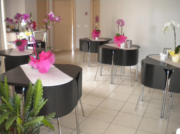 Food & Drinks 3, Il Fiore in una Stanza, Latina