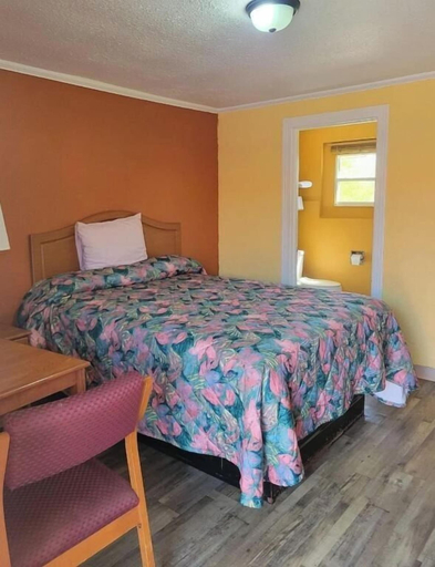 Room 4, Relax Inn Daingerfield Near Mount Pleasant TX, Morris