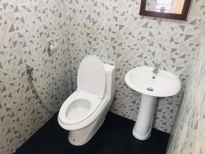 Bathroom 3, At Thara Aonang, Mueang Krabi