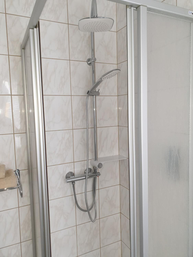 Bathroom 3, Hotel Sonnenschein --Nur fur Geschaftsreisende--, Elbe-Elster