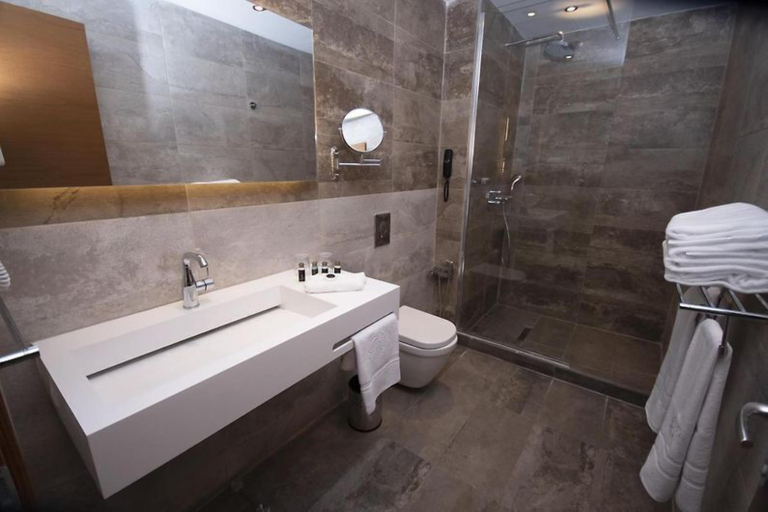 Bathroom 4, RODINA, Oran