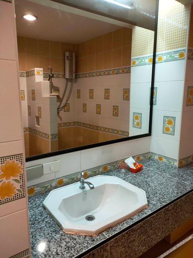 Bathroom 3, Moon and Sun Hotel, Muang Chiang Rai