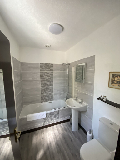 Bathroom, The Griffin Inn, Powys
