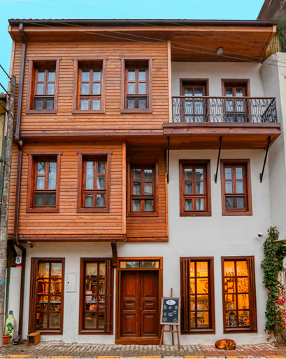 Exterior & Views