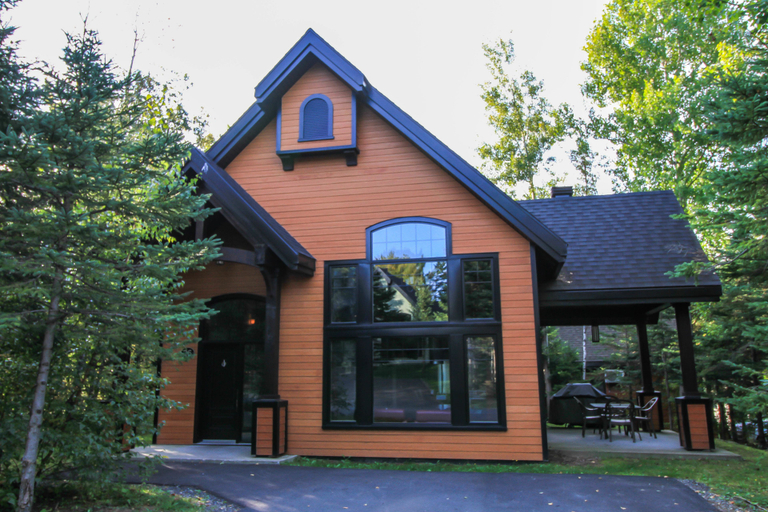 Exterior & Views
