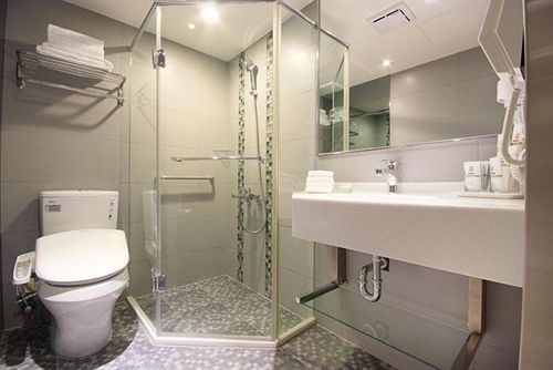 Bathroom Shower, Ginza Hotel, Taipei City