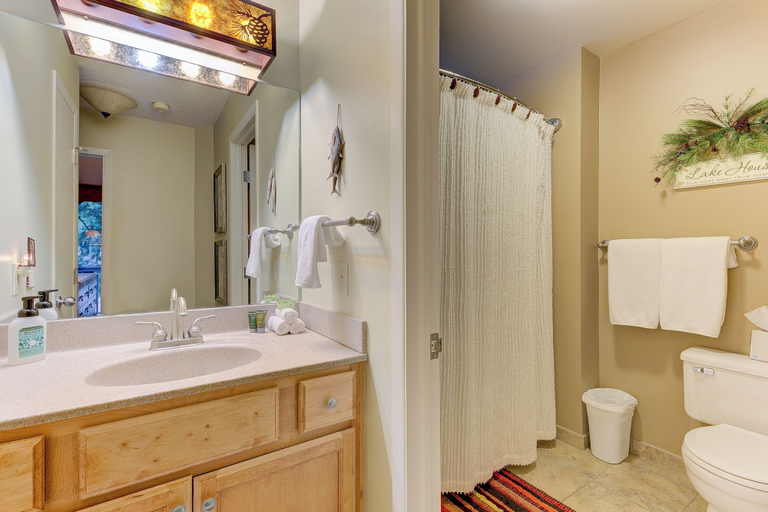 Bathroom, The Shores Cozy Lakeside Condo Unit 5705, Grand Traverse