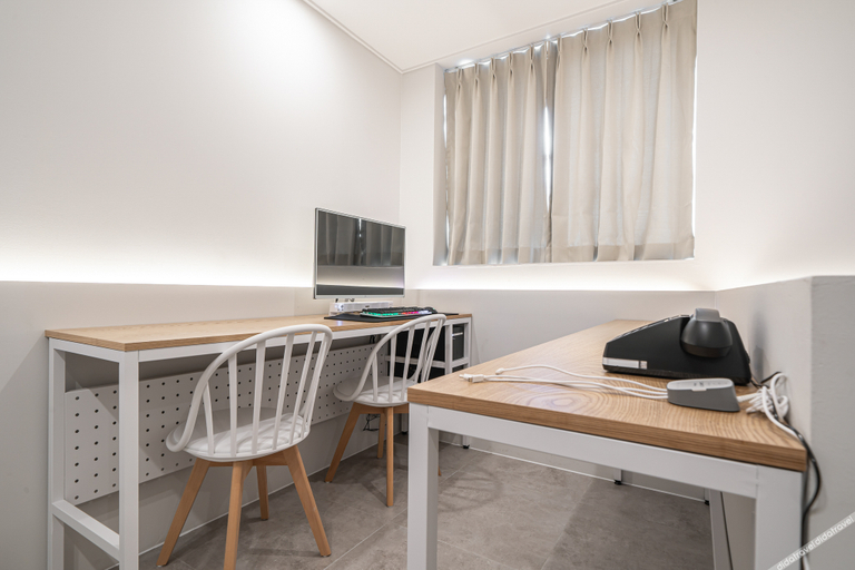 豪华(一间设有浴缸的整洁房间,可��一人使用,设有大餐桌���, Wonju Hotel Deluna, Wonju