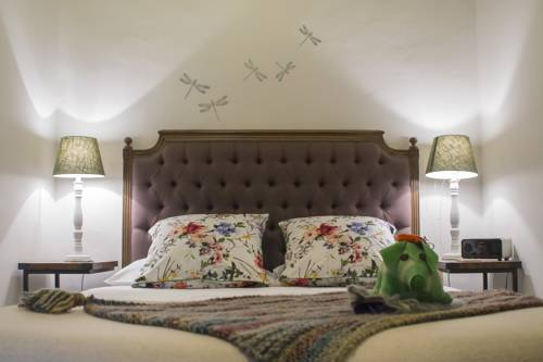 Others 5, Merrijig Inn, Moyne - South