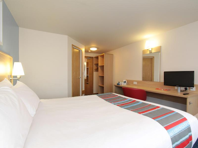 Bedroom 3, Travelodge Wakefield Woolley Edge M1 Northbound, Wakefield