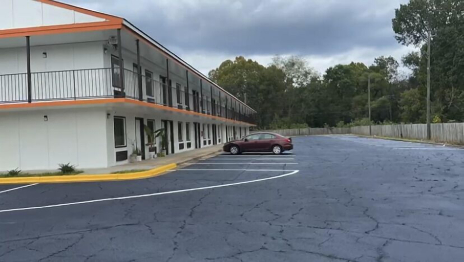 Others 1, Luxury Inn, Montgomery
