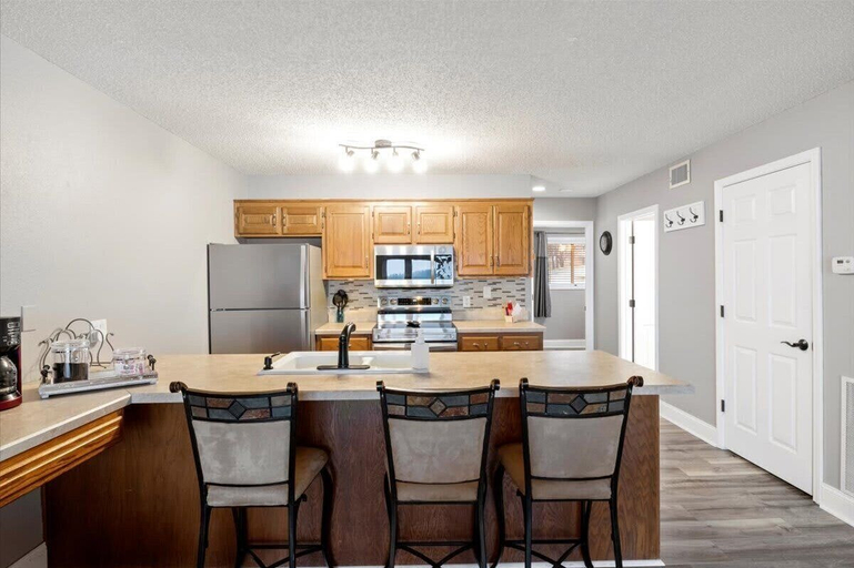 Private kitchen 4, Happy Harbor Lakefront Condo, Camden