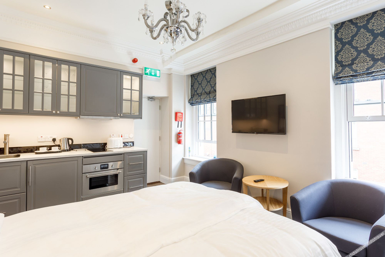 Bedroom 2, Molloy's Apartments, Dublin