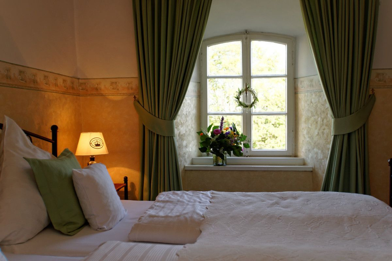 Bedroom 3, Burghaus & Villa Kronenburg, Euskirchen