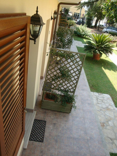 Others 4, Villa Anita, Latina