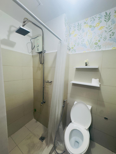 Bathroom 3, SMDC Green Residences Staycation Near DLSU, Manila City
