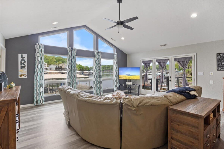Living area 2, Beautiful Lake Front Home With Private Dock In Lick Branch Cove, Morgan