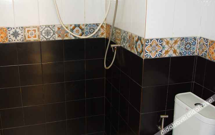 Bathroom 4, Nantharom Hotel and Restaurant, Plaeng Yao