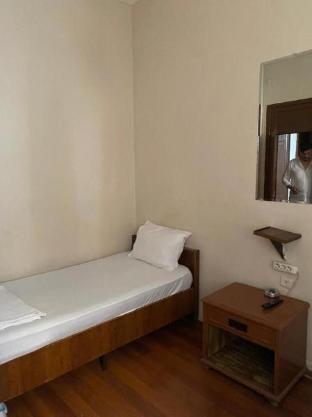 Others 5, Otel OVA, Konak