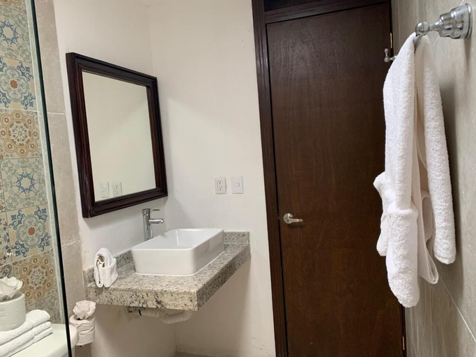 Bathroom 4, Hotel Catedral Valladolid, Valladolid