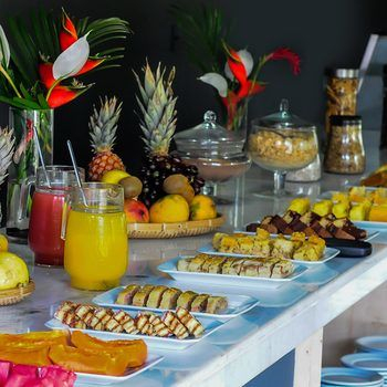 Food & Drinks
