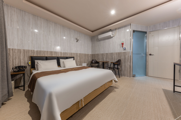 Bedroom 2, Black Pearl Gongju, Gongju