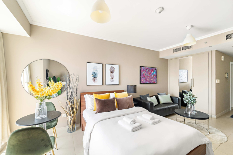 Room 5, Silkhaus Modern Studio Near Almas in West Lake, Dubai