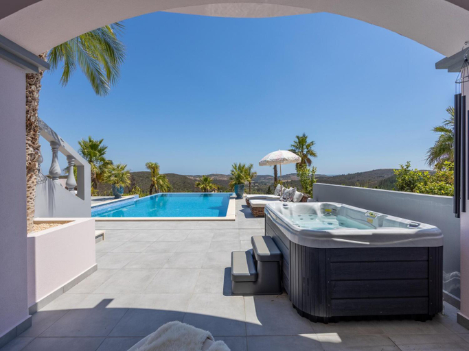 Spa 2, Nice Villa in Budens with pool, Vila do Bispo