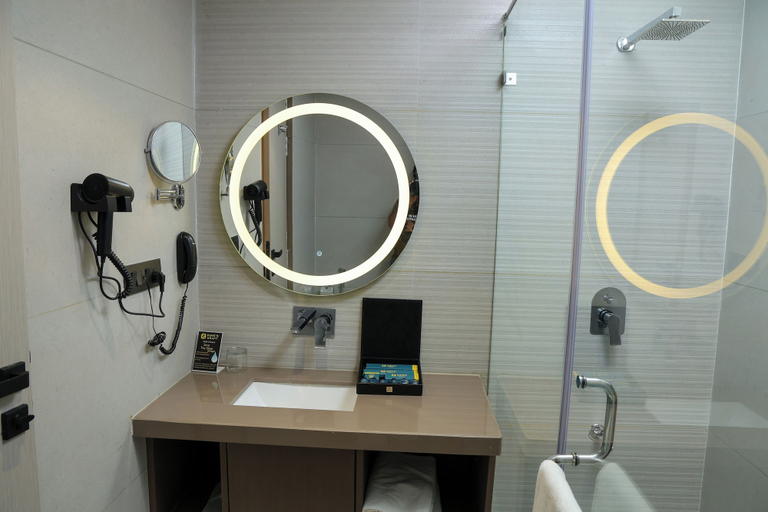 Bathroom 3, King's Kraft Shubh Hotel, Devbhumi Dwarka