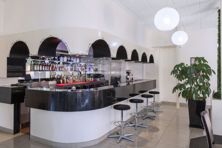 Food & Drinks 5, BreakFree Queanbeyan, Queanbeyan