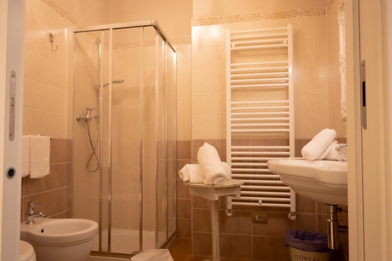 Bathroom 3, B&B diffuso Sul Garda, Verona