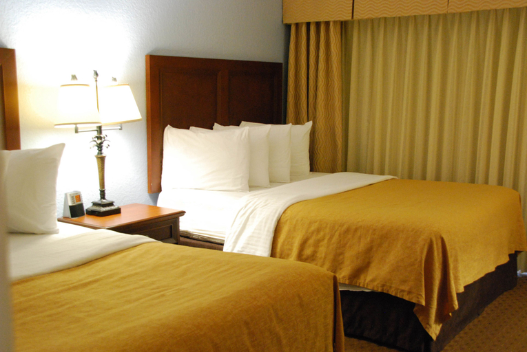 Bedroom, Coconut Cove All-Suite Hotel, Pinellas